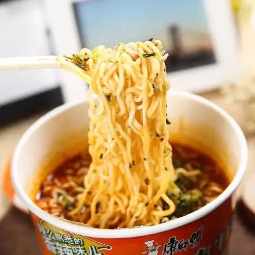 1 CỐC MỲ TÔM SƯ P HỤ ƯỜN HẦM MÀU VÀN G