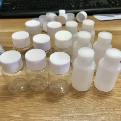 10 lọ nhựa 30 ml dùng chiết từ bình to sang