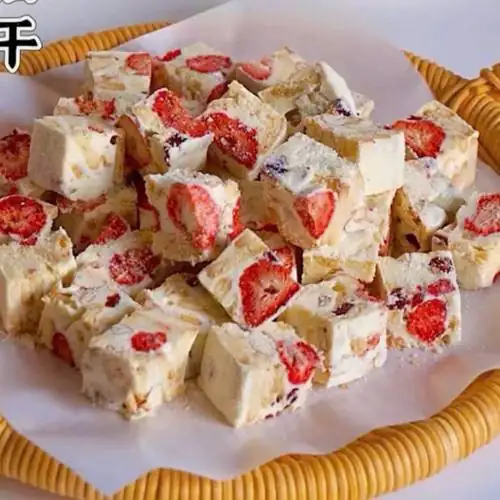 1 Kg Bánh Sữa Chua Mix Dâu Tây Sấy Mềm Dẻo, Ngọt Nhẹ, Thơm Đậm Vị Dâu Tây